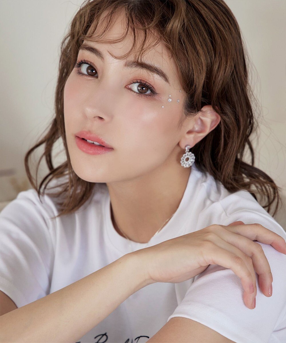 Tiaclasse 【金属アレルギー対応】クリスタルフラワーピアス 