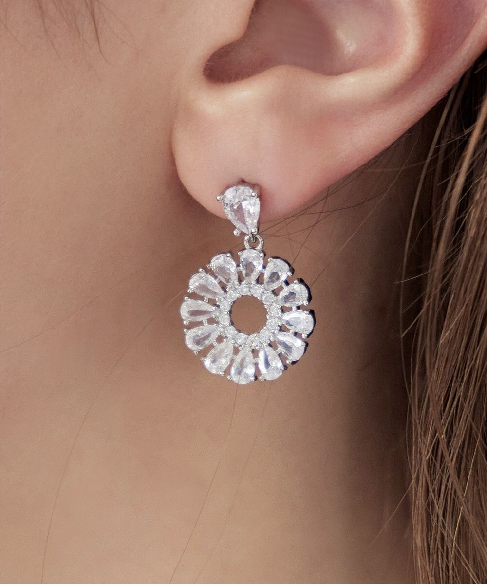 Tiaclasse 【金属アレルギー対応】クリスタルフラワーピアス 