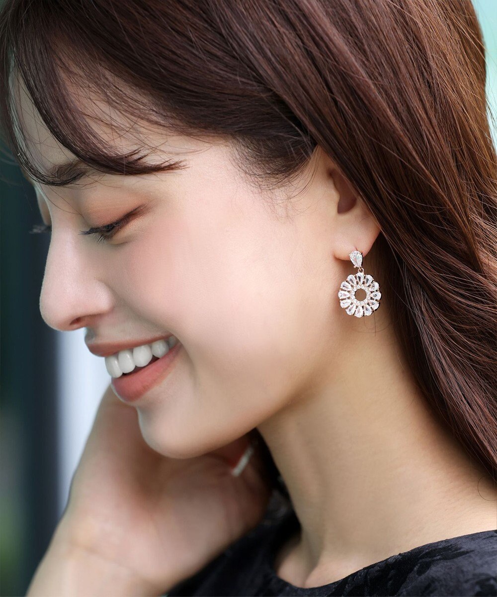 Tiaclasse 【金属アレルギー対応】クリスタルフラワーピアス 