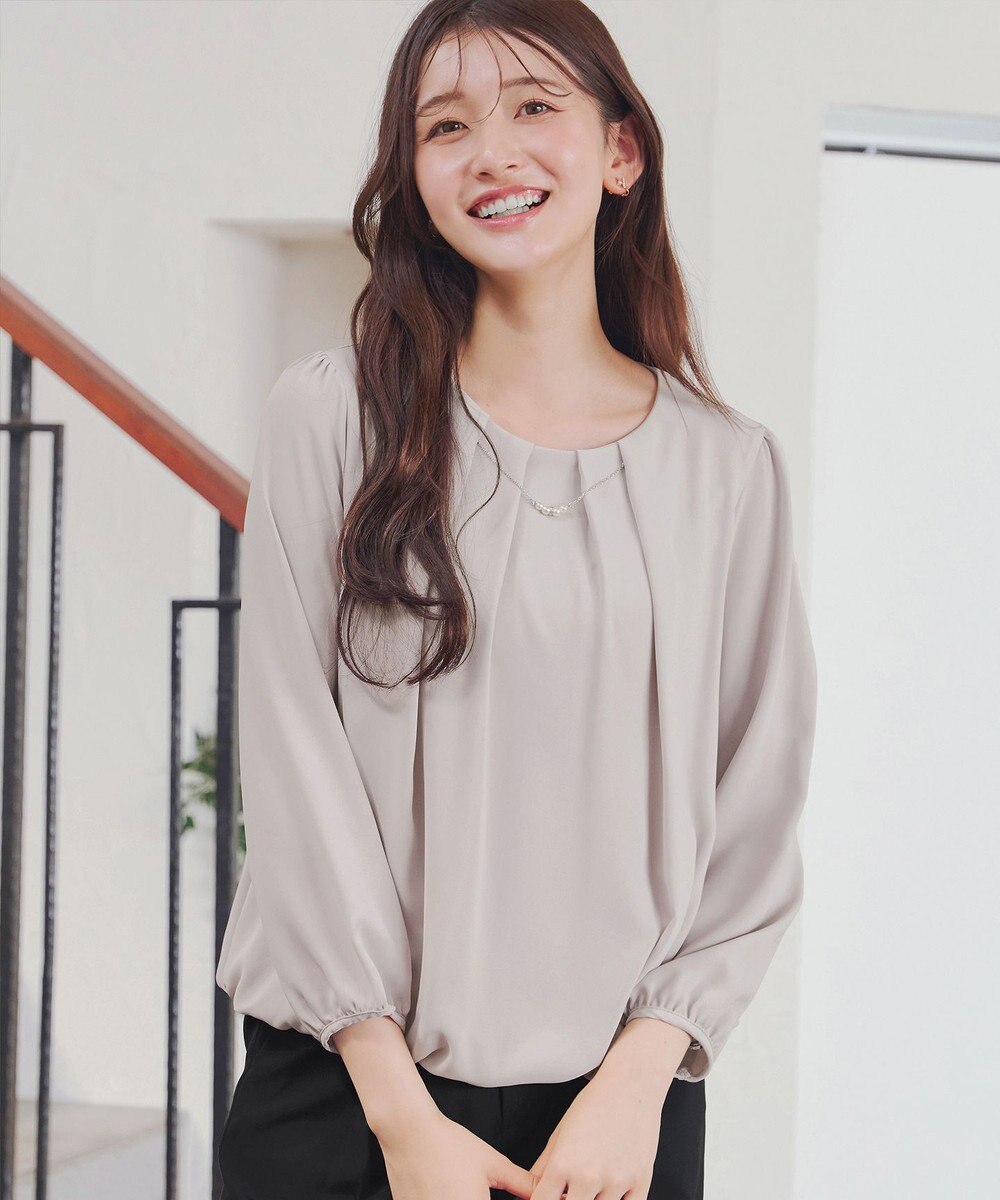 Tiaclasse 【洗える】ネックレス見えパーツ付きタックブラウス 