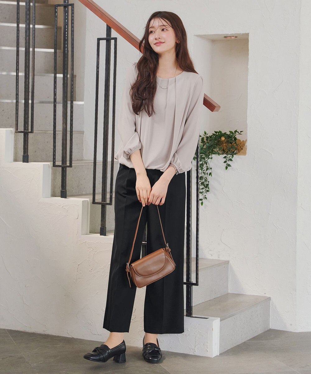 Tiaclasse 【洗える】ネックレス見えパーツ付きタックブラウス 