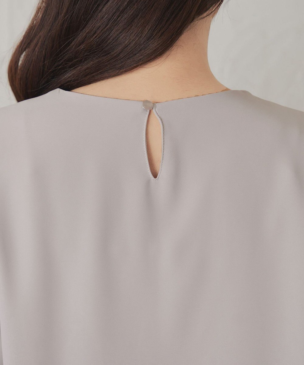 Tiaclasse 【洗える】ネックレス見えパーツ付きタックブラウス 