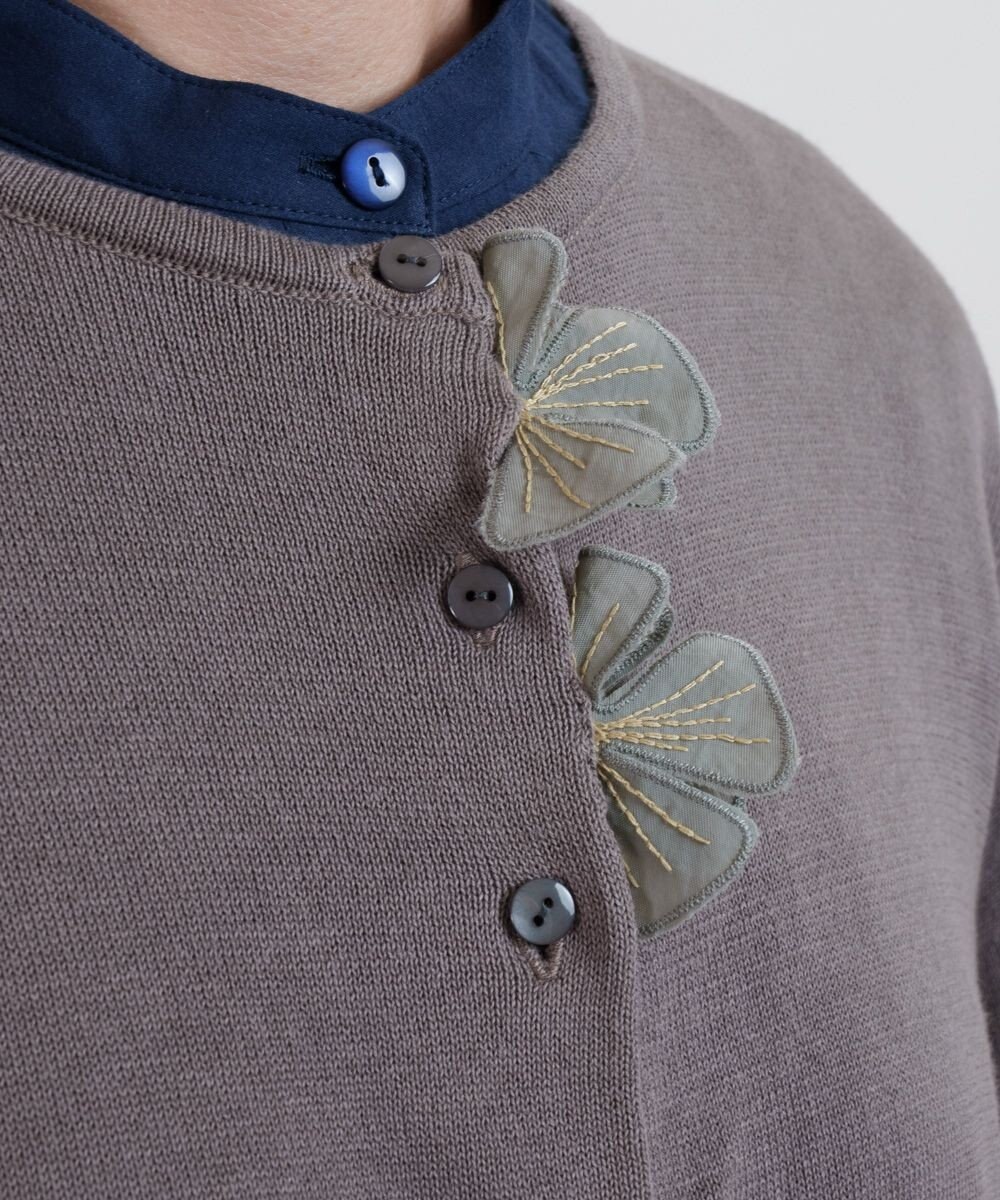 muuc 花モチーフ付きコットンニットカーディガン 