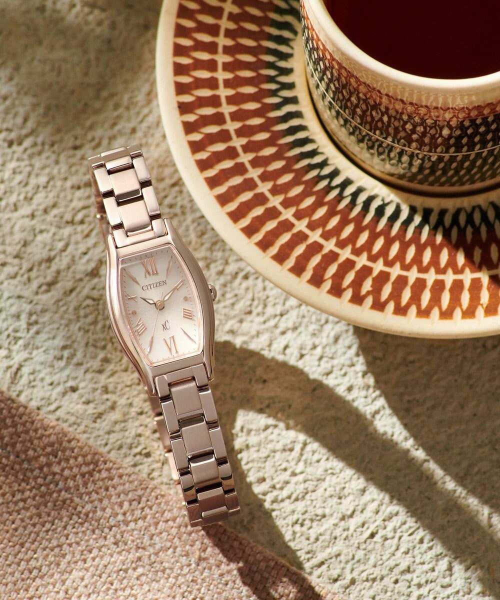 CITIZEN 【電池交換不要】サクラカラーのトノー型ウオッチ 