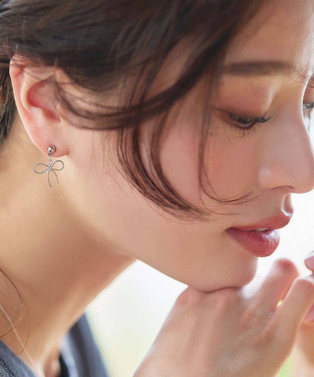 Tiaclasse 【安田美沙子さん着用/金属アレルギー対応/選べる2TYPE】チェーンリボン イヤリング・ピアス 