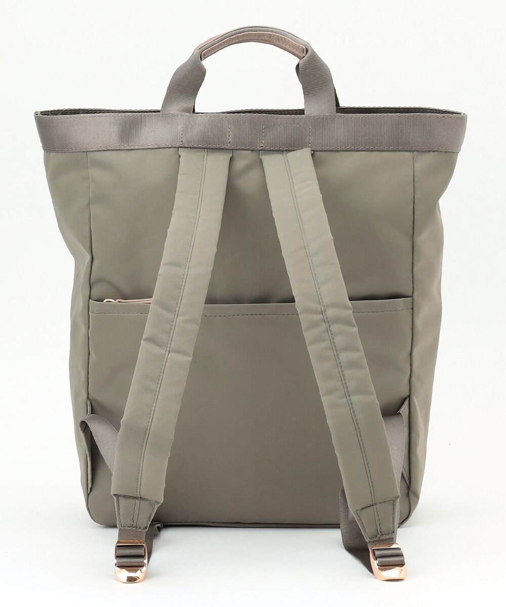 LA BAGAGERIE チャーム付き　ナイロンスクエアリュック 