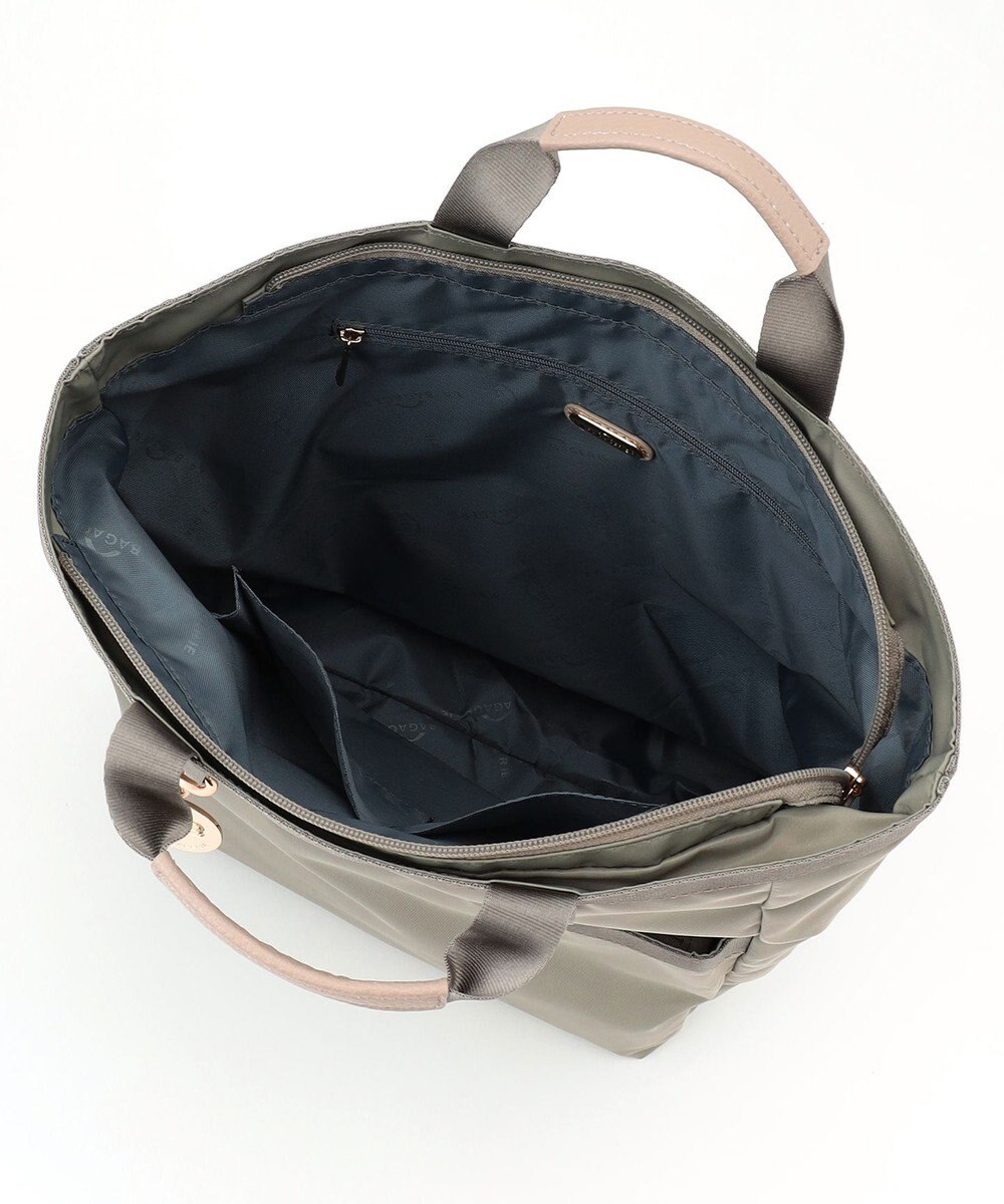 LA BAGAGERIE チャーム付き　ナイロンスクエアリュック 