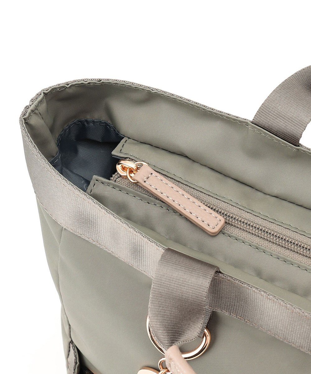 LA BAGAGERIE チャーム付き　ナイロンスクエアリュック 