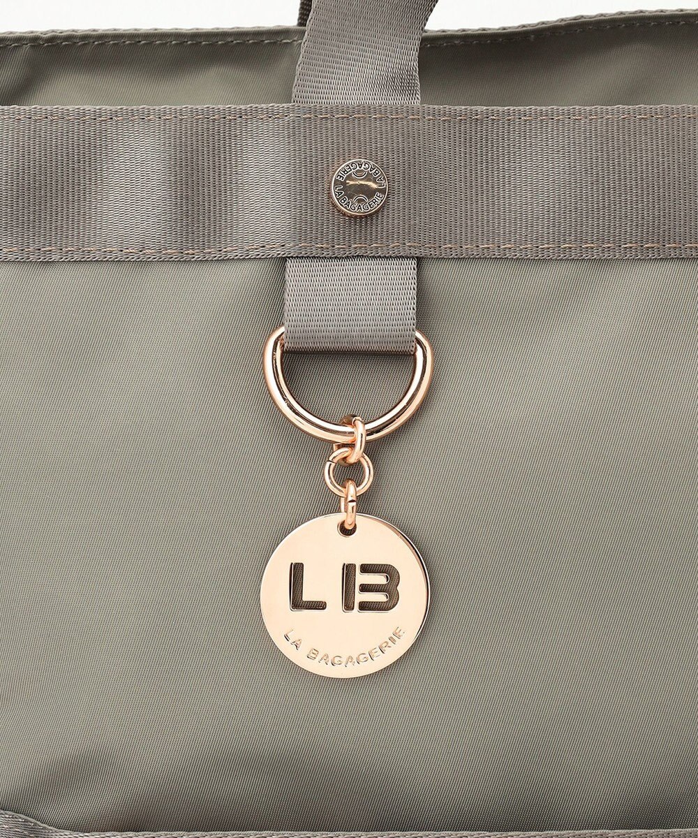 LA BAGAGERIE チャーム付き　ナイロンスクエアリュック 