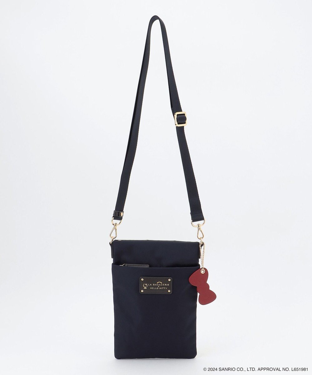 LA BAGAGERIE 【LA BAGAGERIE×HELLO KITTY】リボンチャーム付き　スクエアポシェット 