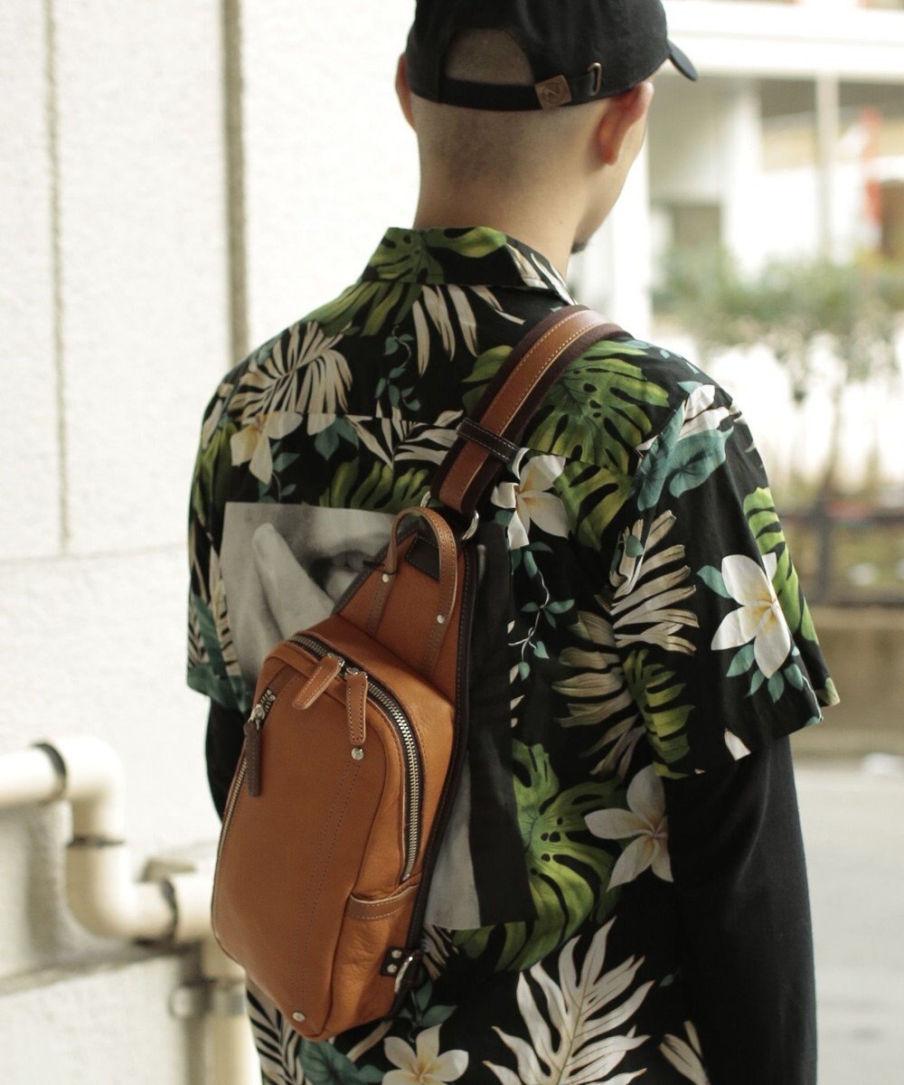 UNBILLION Otias シュリンクレザーオイル仕上げタテ型ボディバッグ 