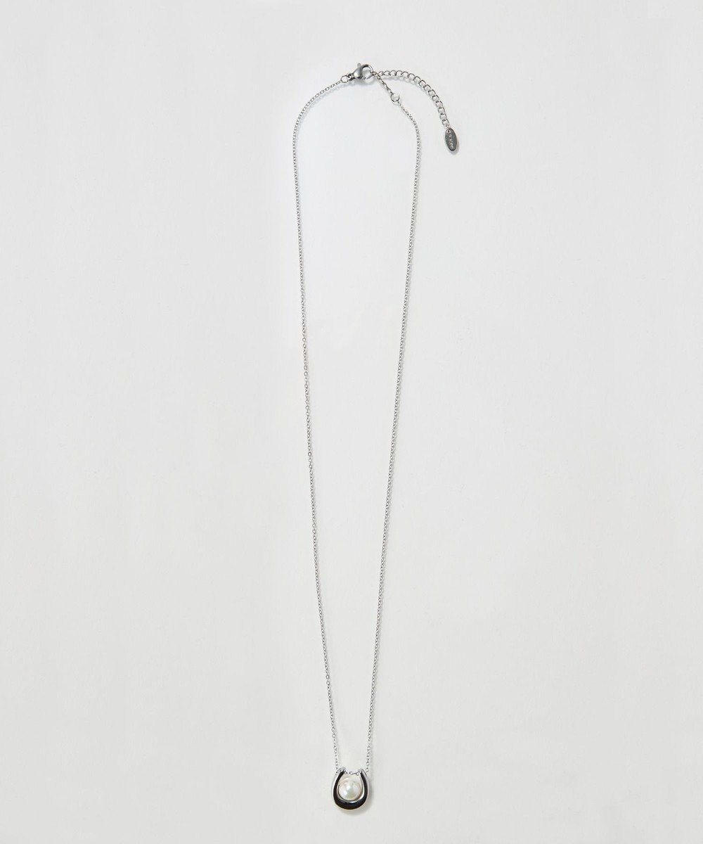 Phoebe 〈金属アレルギー対応〉メタリックパールホースシューネックレス　シルバー　ステンレス/馬蹄/蹄鉄/ラッキーモチーフ/ギフト/プレゼント/大ぶり 