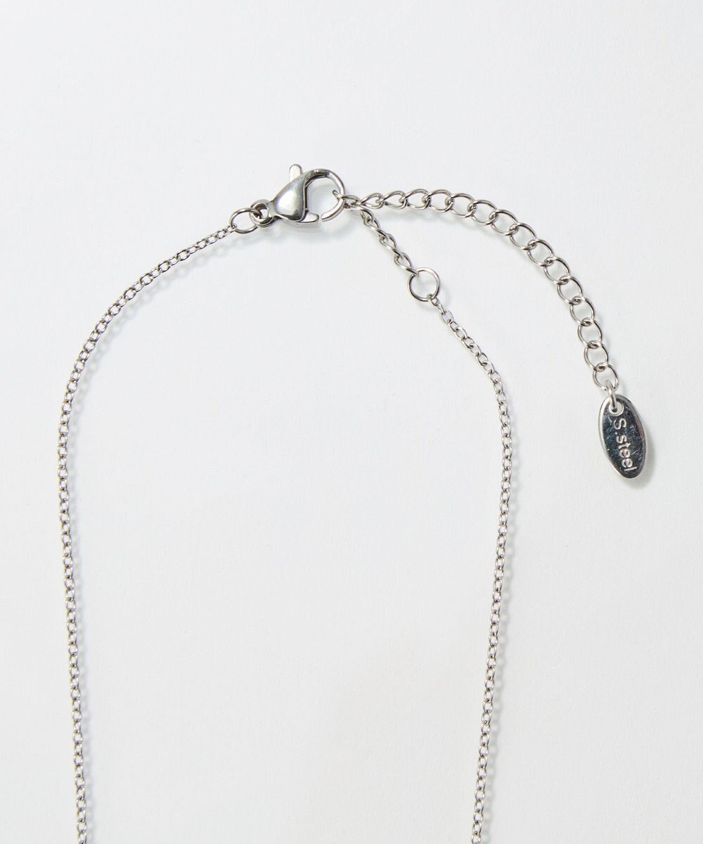 Phoebe 〈金属アレルギー対応〉メタリックパールホースシューネックレス　シルバー　ステンレス/馬蹄/蹄鉄/ラッキーモチーフ/ギフト/プレゼント/大ぶり 