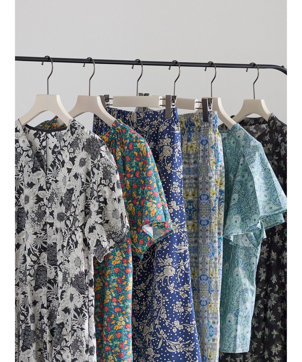 Te chichi 【LIBERTY FABRICS】フリルネックブラウス 