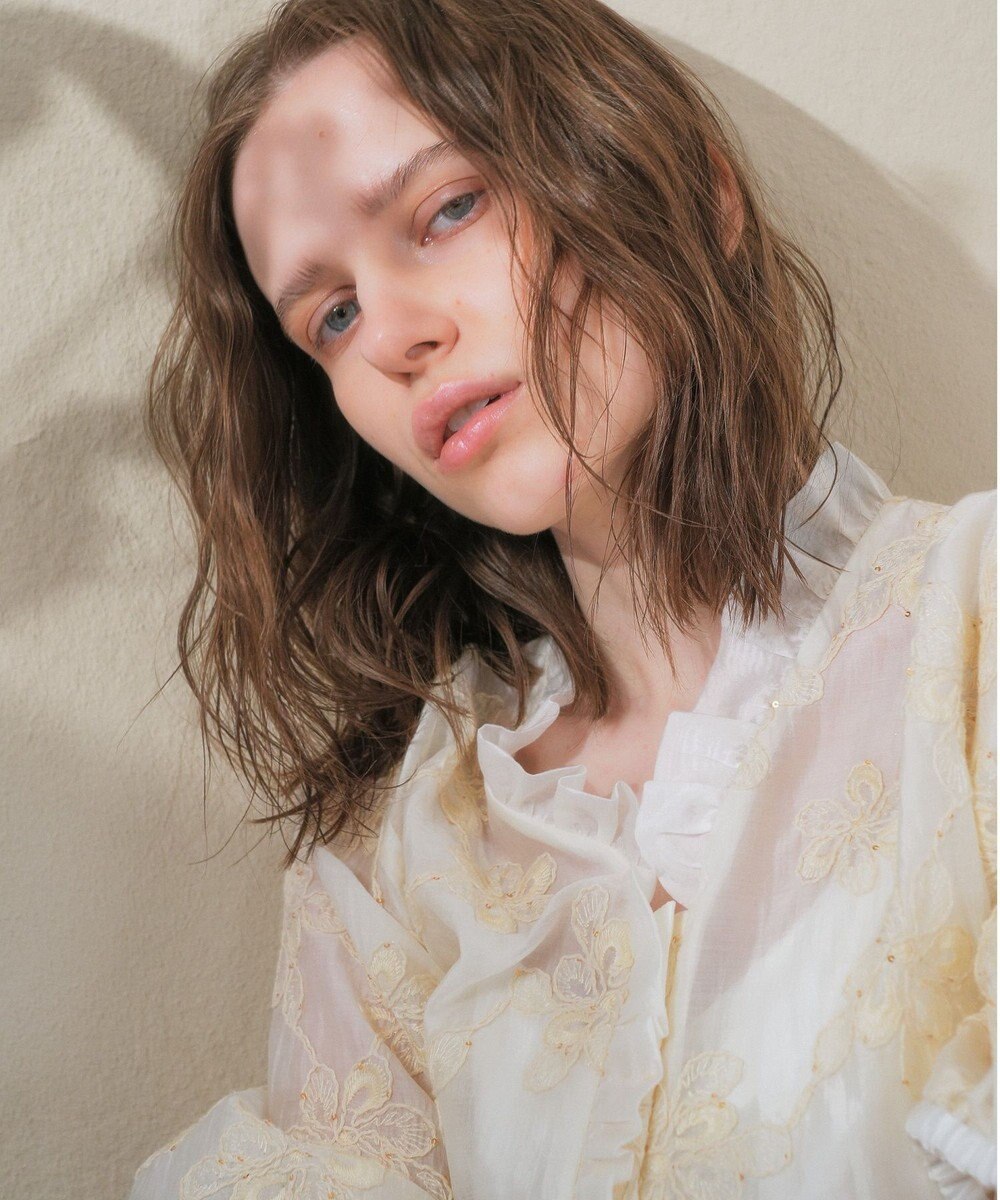 YECCA VECCA フリルVネック刺繍シアーシャツ 