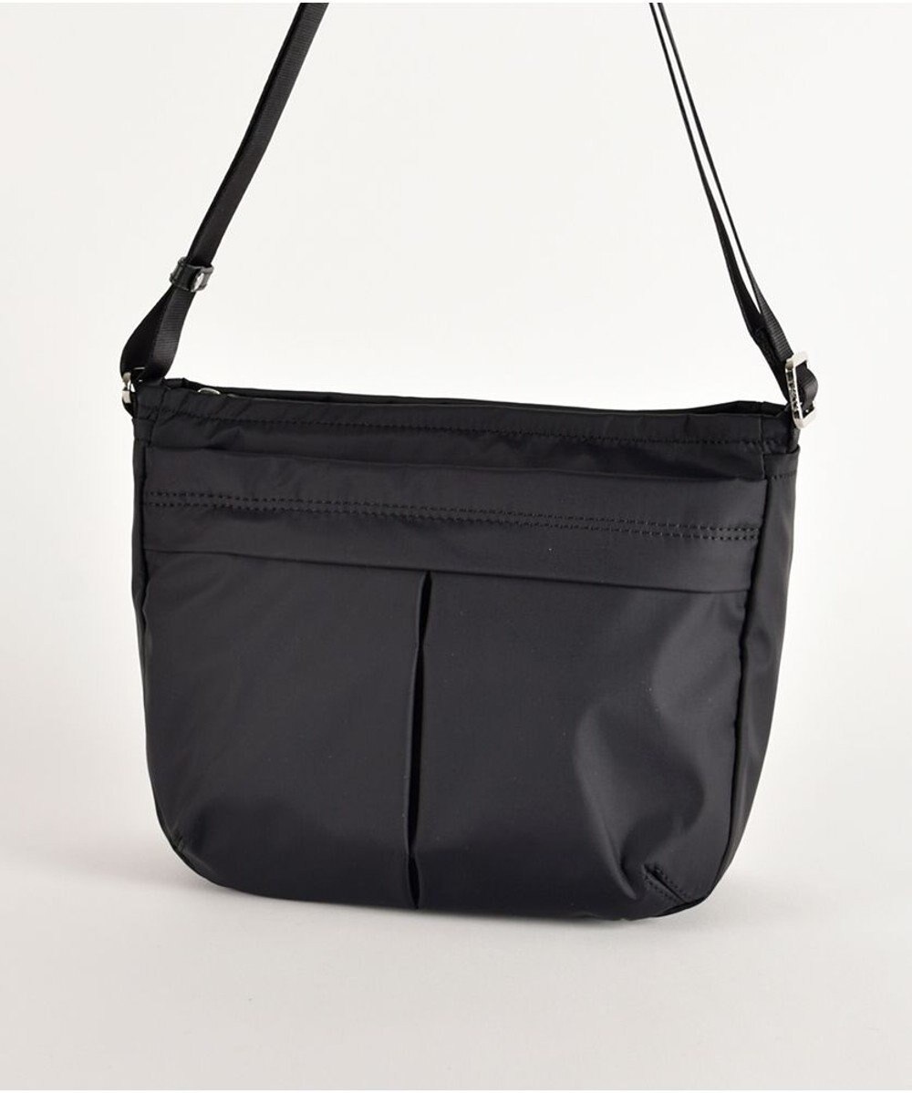 Y'SACCS ナイロンタフタショルダーバッグ　ミディアム 