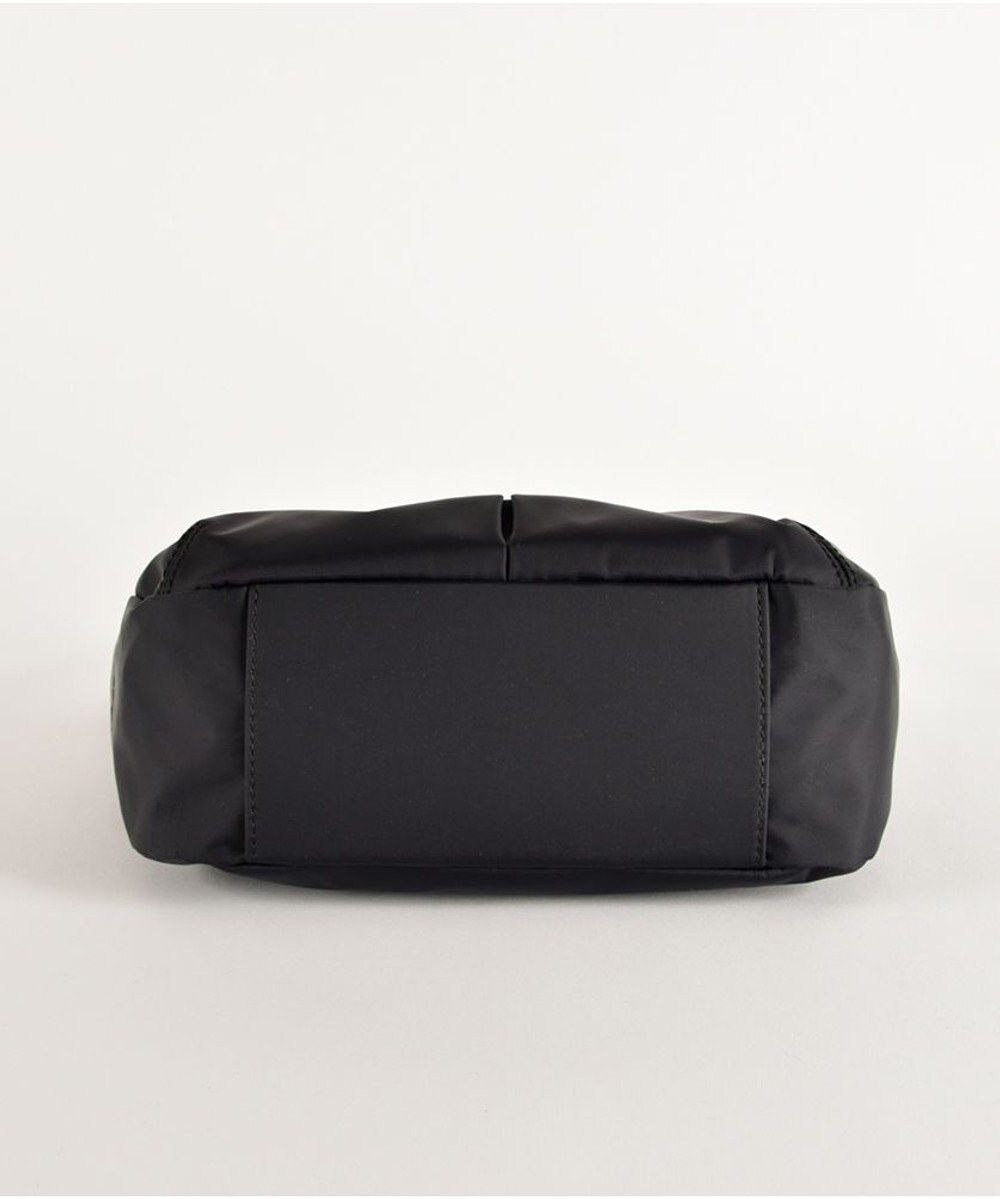 Y'SACCS ナイロンタフタショルダーバッグ　ミディアム 