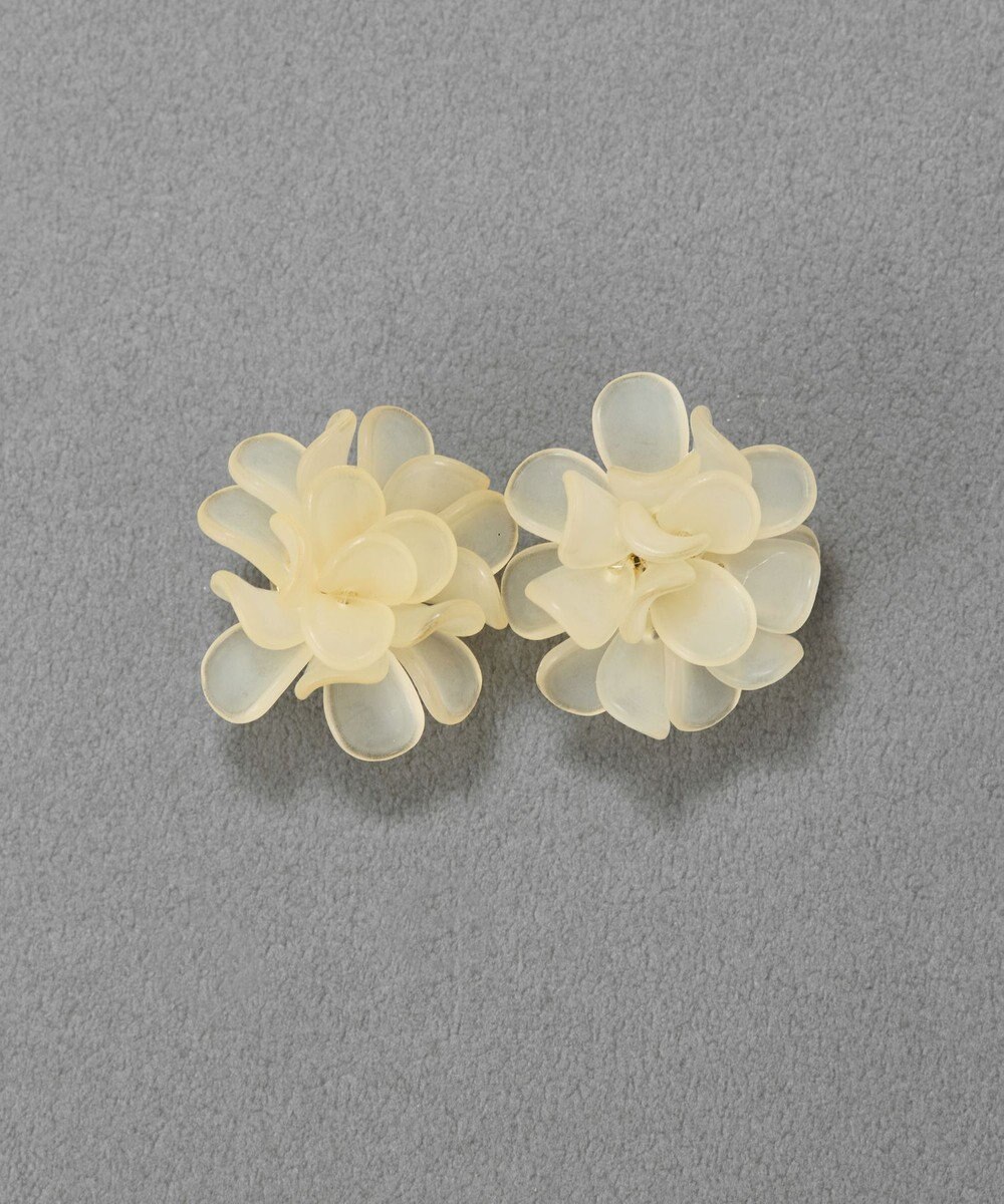 Phoebe マーガレットフラワーカラーピアス  アイボリー 