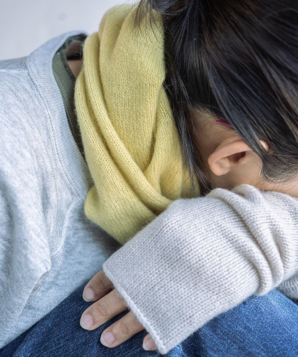 AND WOOL 〈上質な素材と手仕事から生まれた優しいニット〉カシミヤ100%のスヌード 