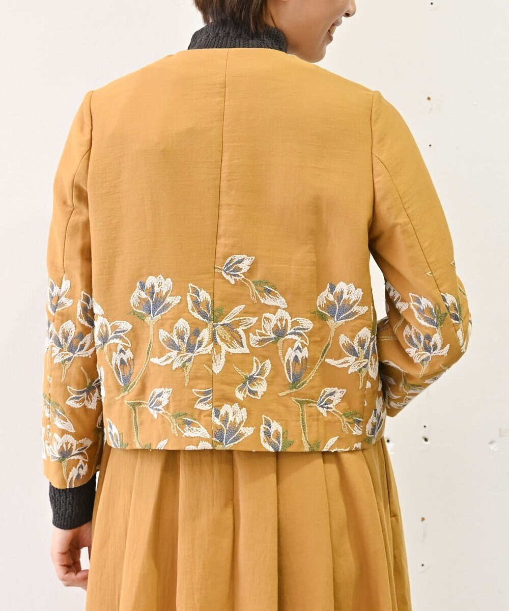 muuc 〈遠州織物の工場で織られた上質なコットン生地〉モクレン刺繍 ノーカラー ショート丈ジャケット（セットアップ可能） 