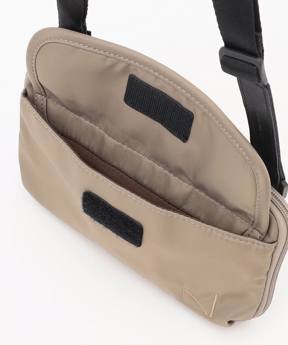 LA BAGAGERIE 【maison vert】 【撥水】撥水ナイロン多機能ポシェット 