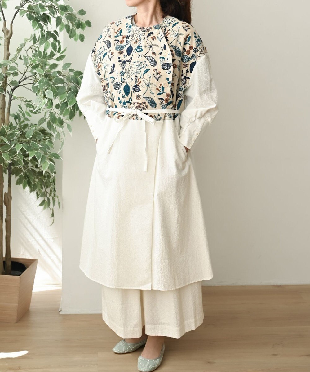 muuc 〈心地よいコットン・シアサッカー生地〉筆記帳刺繍ベルトデザイン切り替え 後ろゴム有り フレアーパンツ 