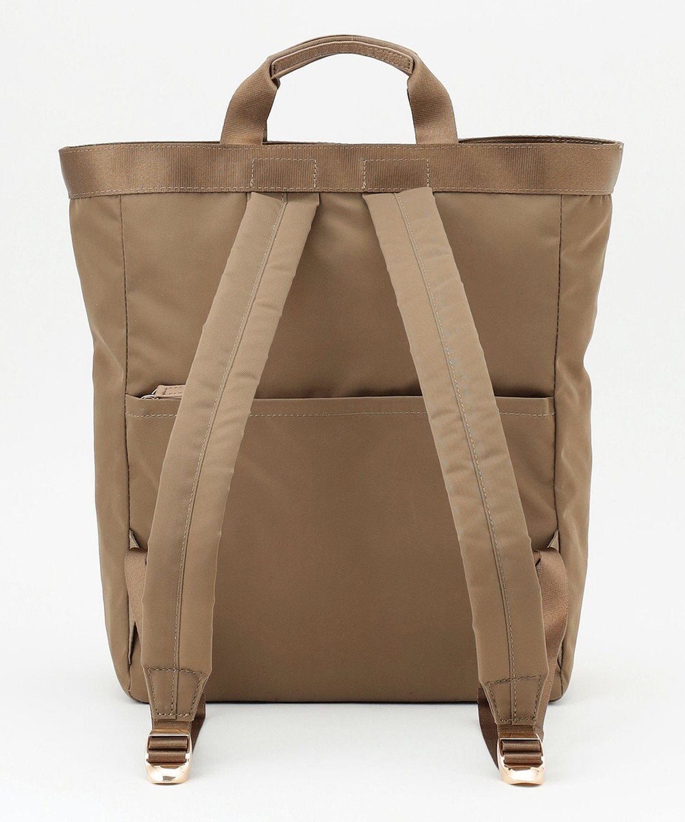 LA BAGAGERIE チャーム付き　ナイロンスクエアリュック 