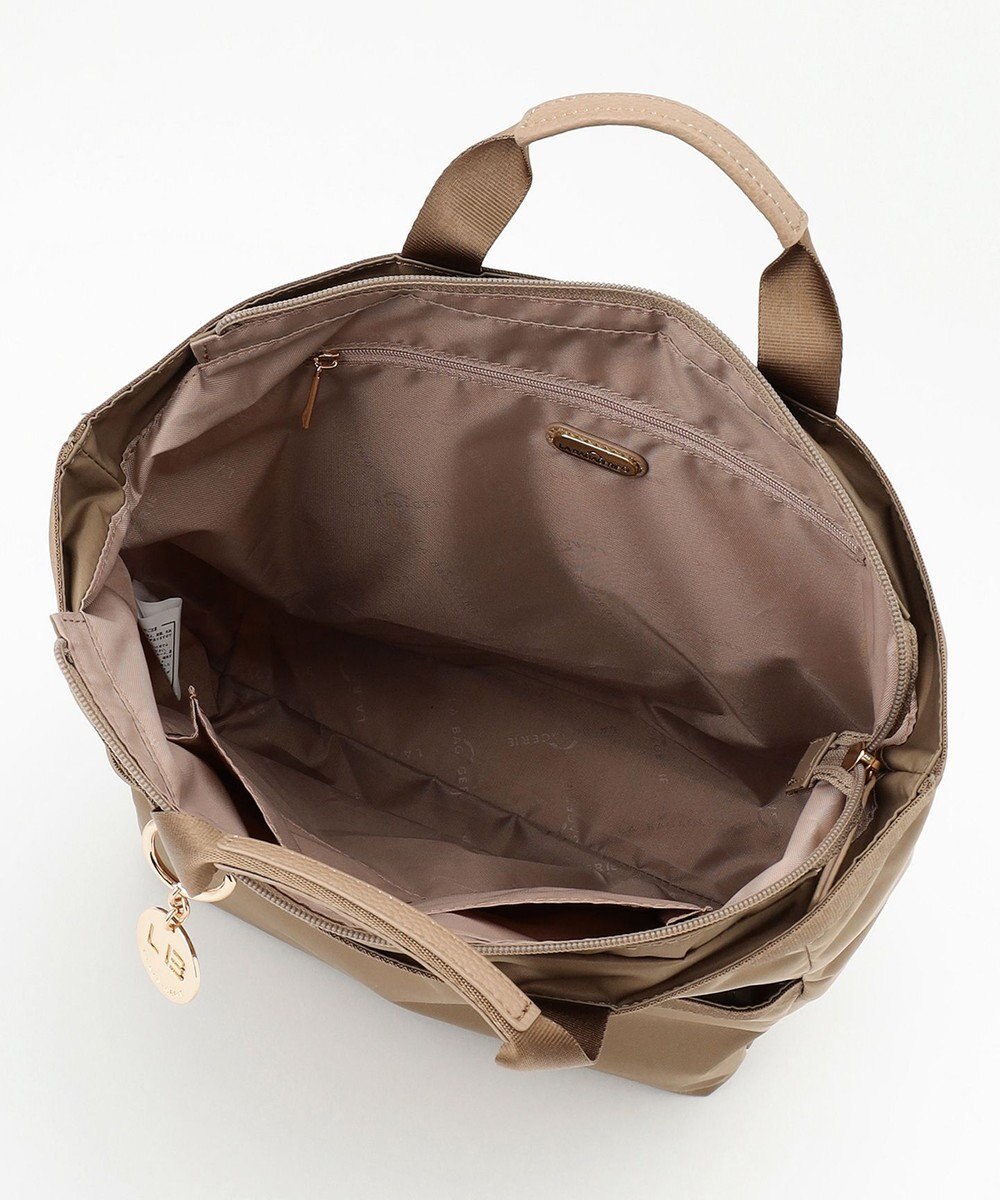 LA BAGAGERIE チャーム付き　ナイロンスクエアリュック 