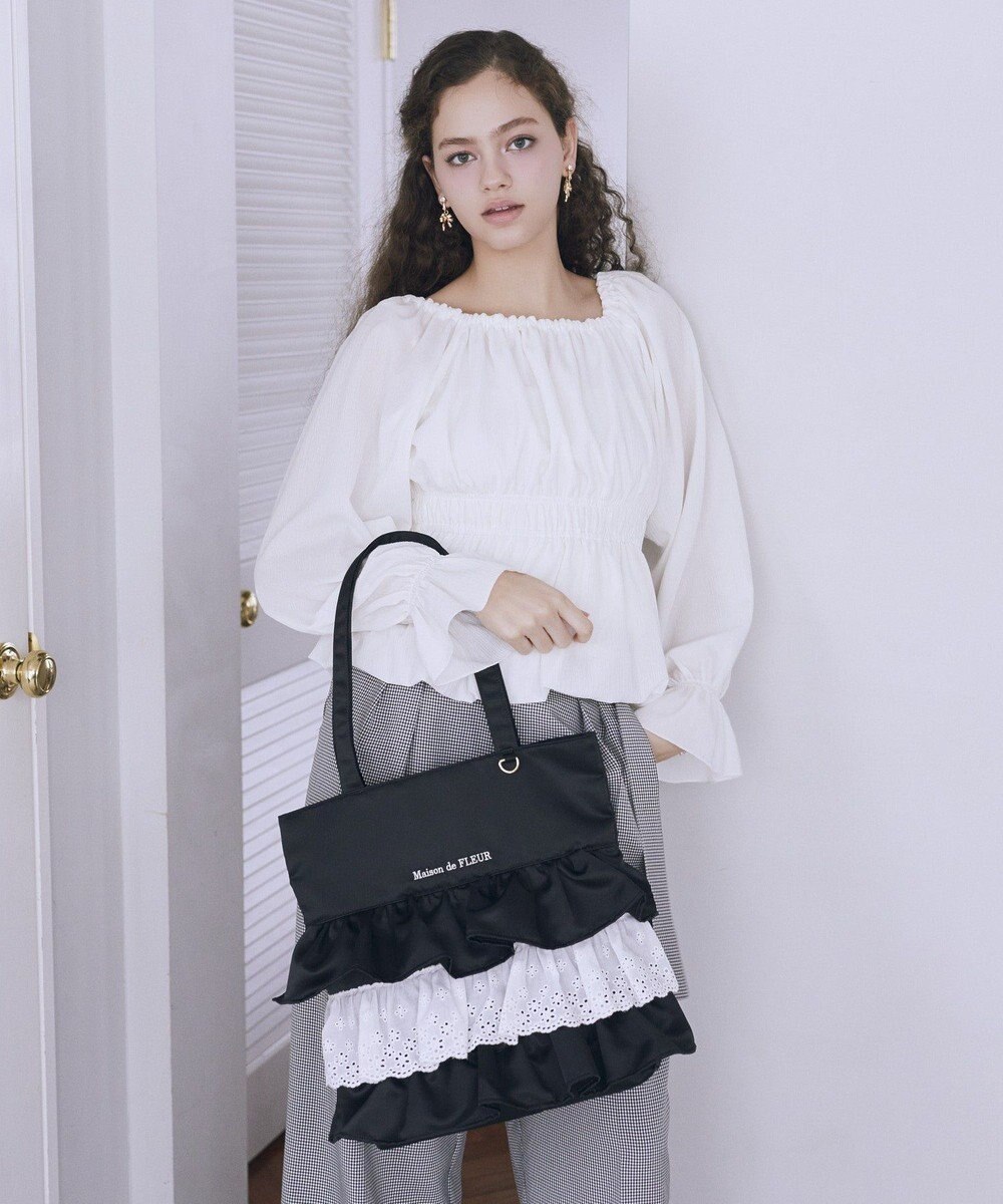 Maison de FLEUR サテンフロントフリルスクエアトートバッグ 