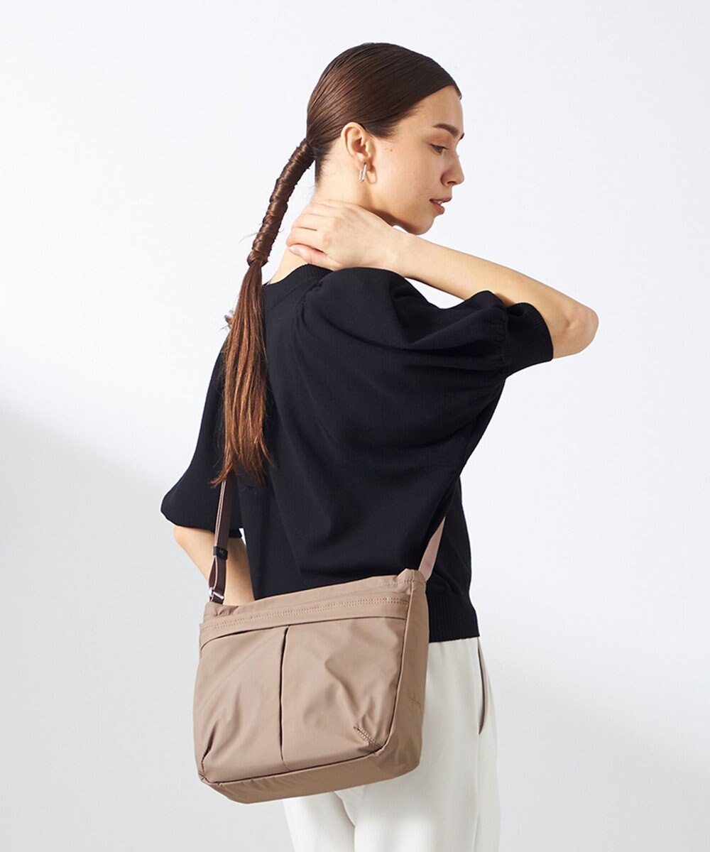 Y'SACCS ナイロンタフタショルダーバッグ たて型 