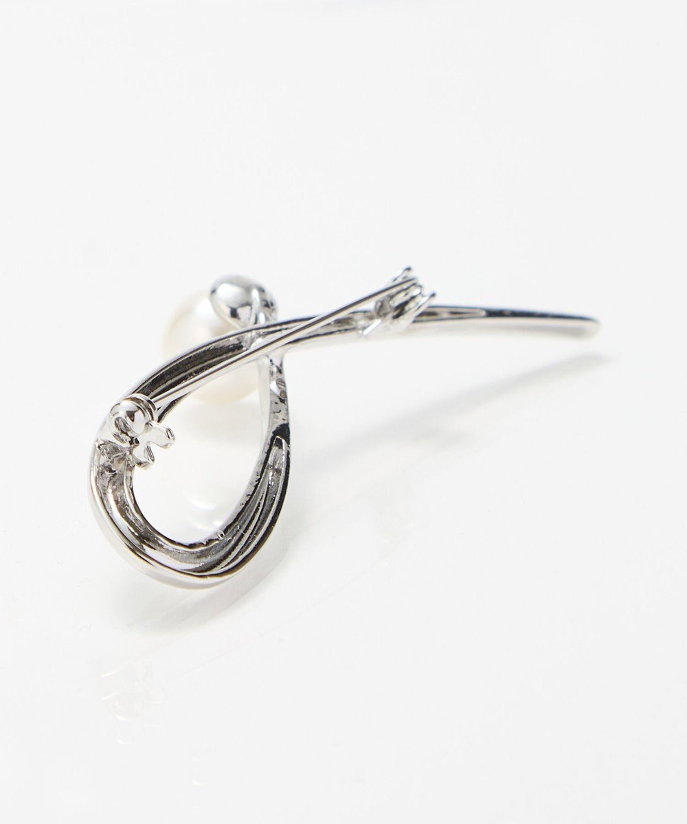 Phoebe スタイリッシュクロスカーブパールブローチ　シルバー 