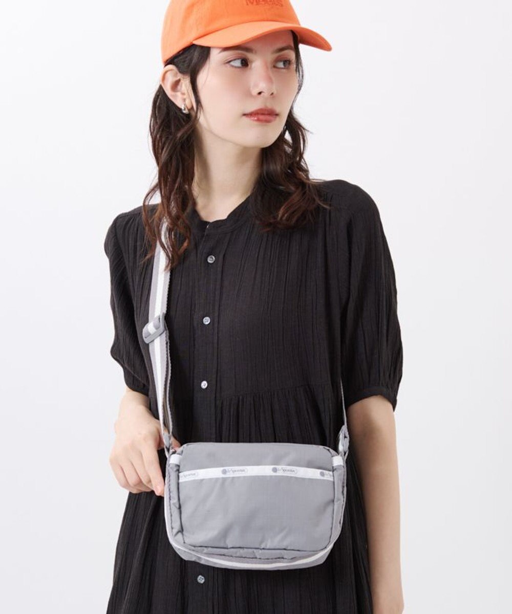 LeSportsac CAMERA CROSSBODY/スペクテイターピュアグレー 
