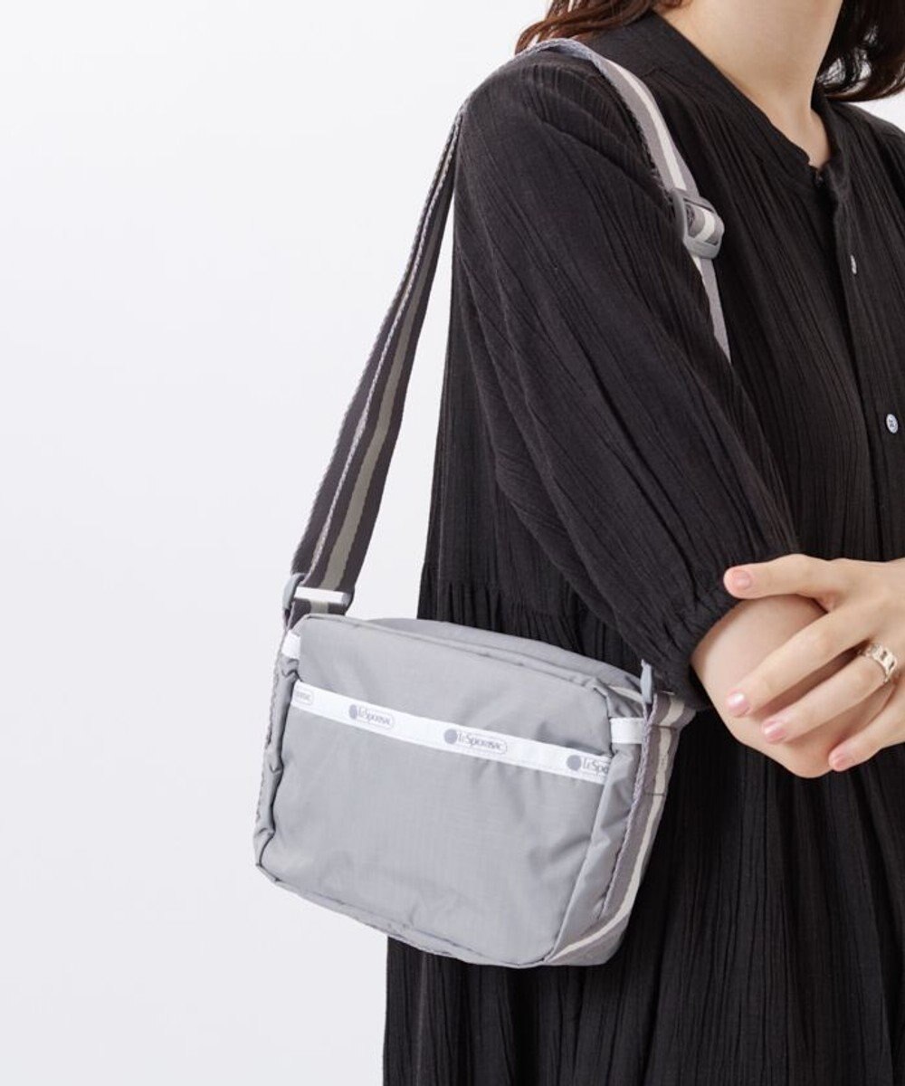 LeSportsac CAMERA CROSSBODY/スペクテイターピュアグレー 