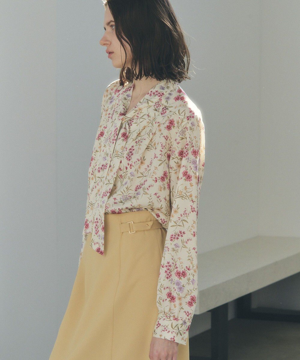 YECCA VECCA ボタニカルフラワー柄ボウタイブラウス 