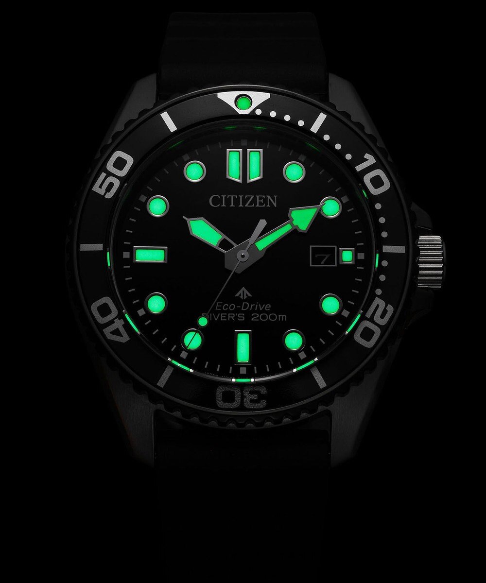 CITIZEN 【本格仕様のダイバーズウオッチ】200m潜水用防水 電池交換不要 光発電エコ・ドライブ搭載 BN0268-01E 