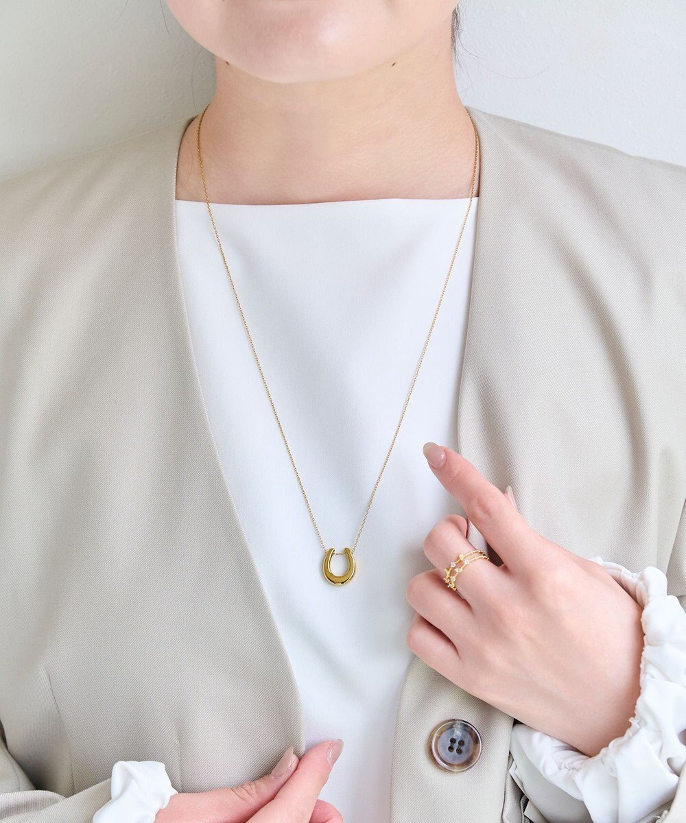Phoebe 〈金属アレルギー対応〉メタリックホースシューネックレス　ゴールド　ステンレス/馬蹄/蹄鉄/ラッキーモチーフ/ギフト/プレゼント/大ぶり 