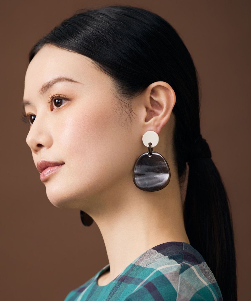 自由区 【SHIHOさん着用・大ぶり】ウォーターバッファロー イヤリング 