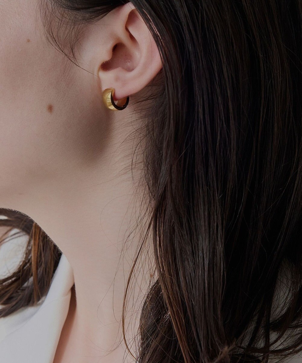 Phoebe 【金属アレルギー対応】ワンタッチワイドフープミニピアス(片耳)/サージカルステンレス ゴールド 