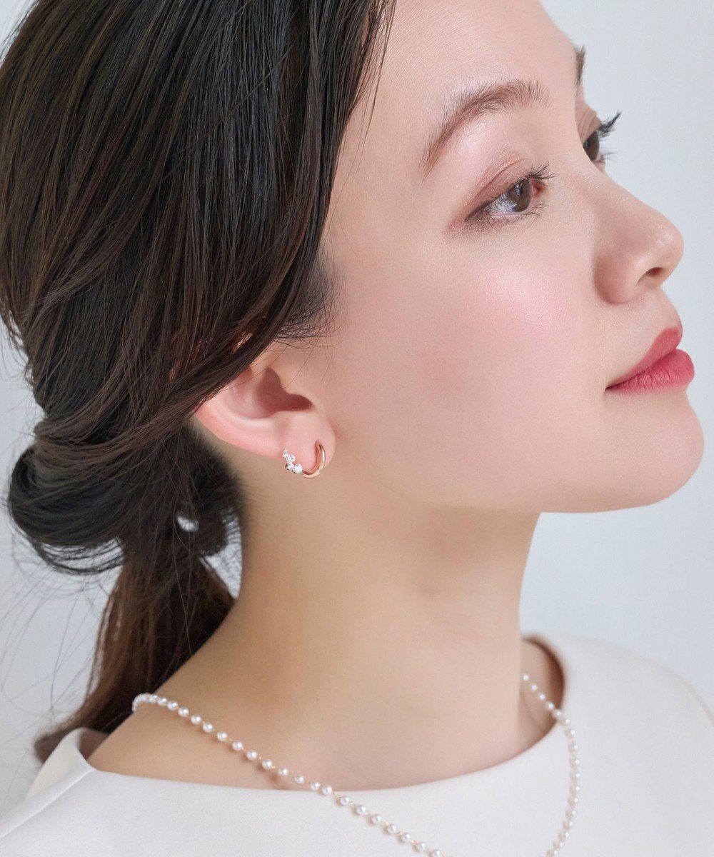 Phoebe 【痛くないシリーズ】ミルキーウェイビジューフロートライトフィットイヤリング　シャンパンゴールド 