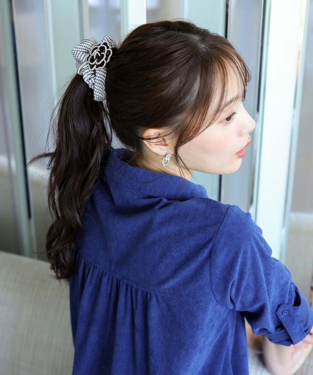 Tiaclasse フラワーパーツ付きシュシュ 