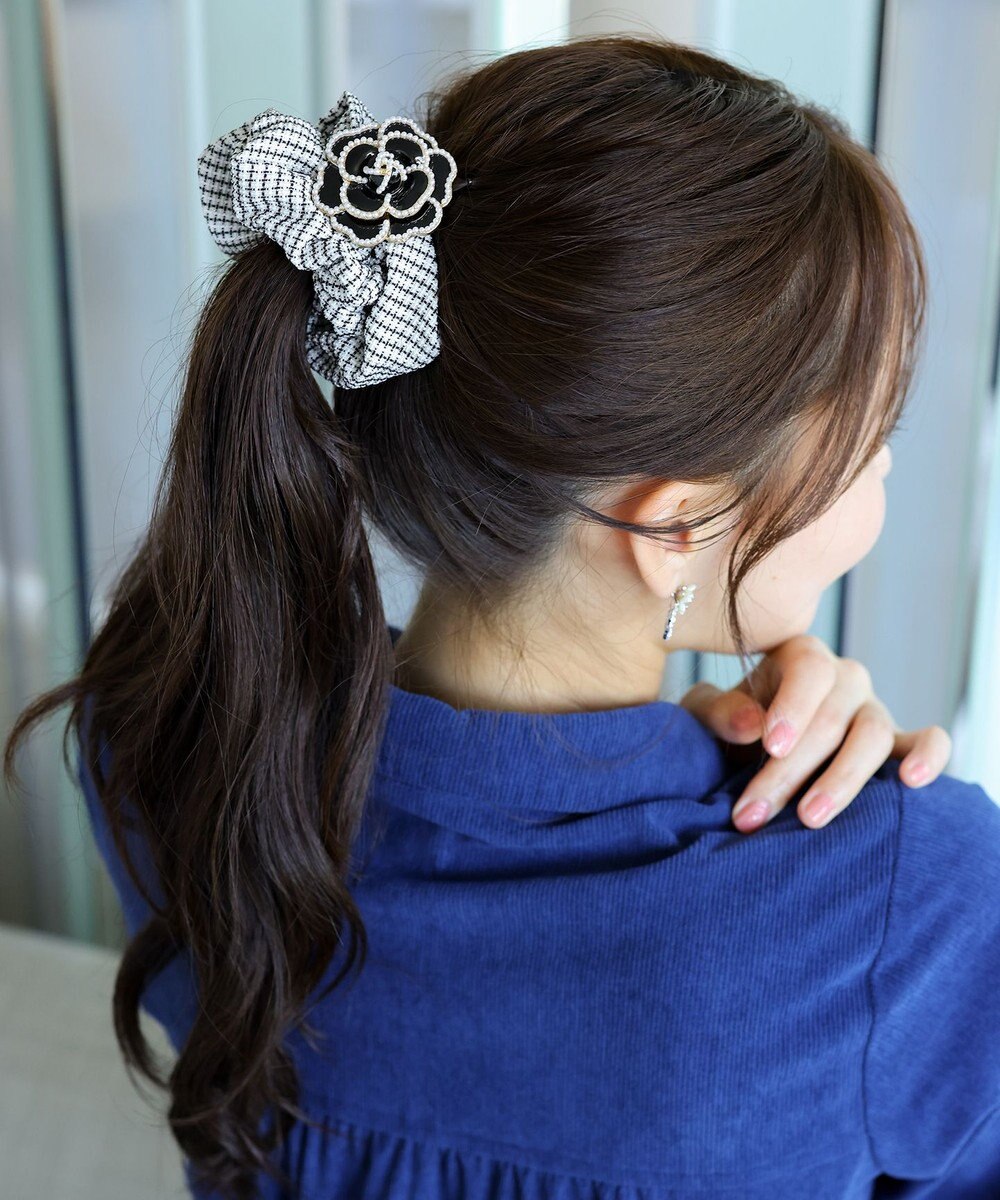 Tiaclasse フラワーパーツ付きシュシュ 