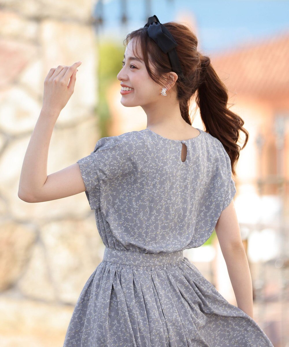 Tiaclasse 【洗える】花柄タックフレンチスリーブワンピース 