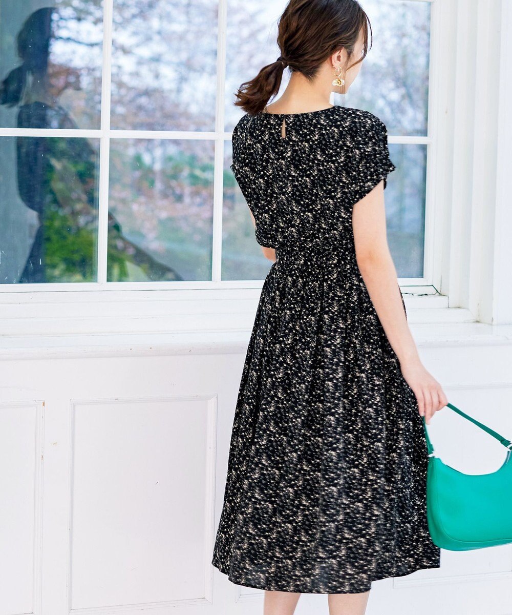 Tiaclasse 【洗える】花柄タックフレンチスリーブワンピース 