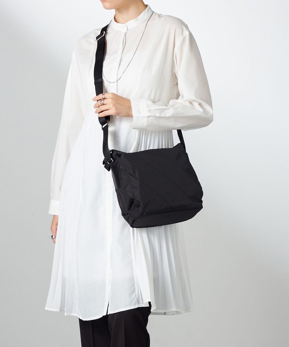 Y'SACCS ストリームラインショルダー 