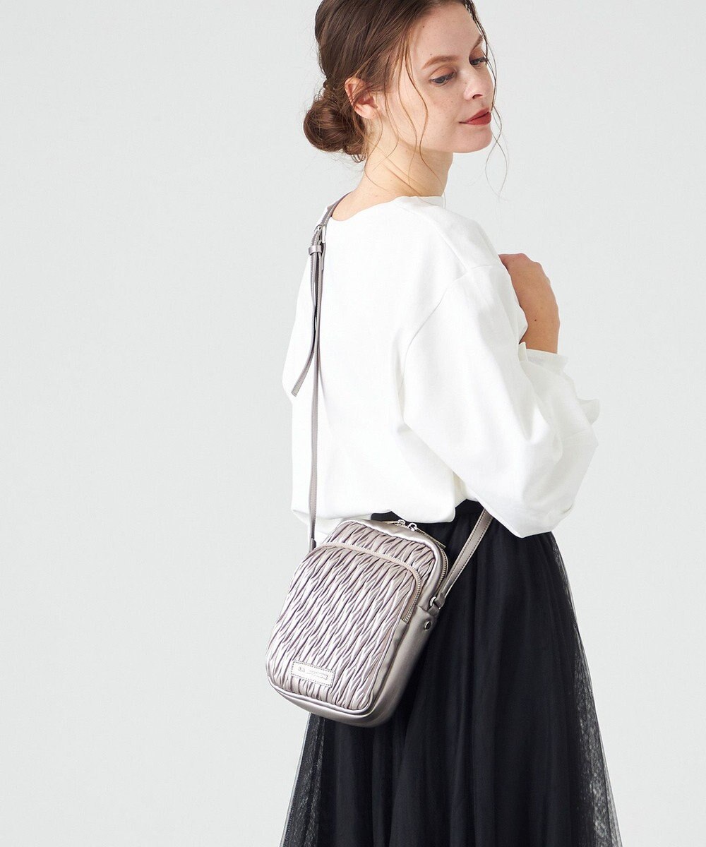 LA BAGAGERIE ランダムプリーツショルダーバッグ タテ 