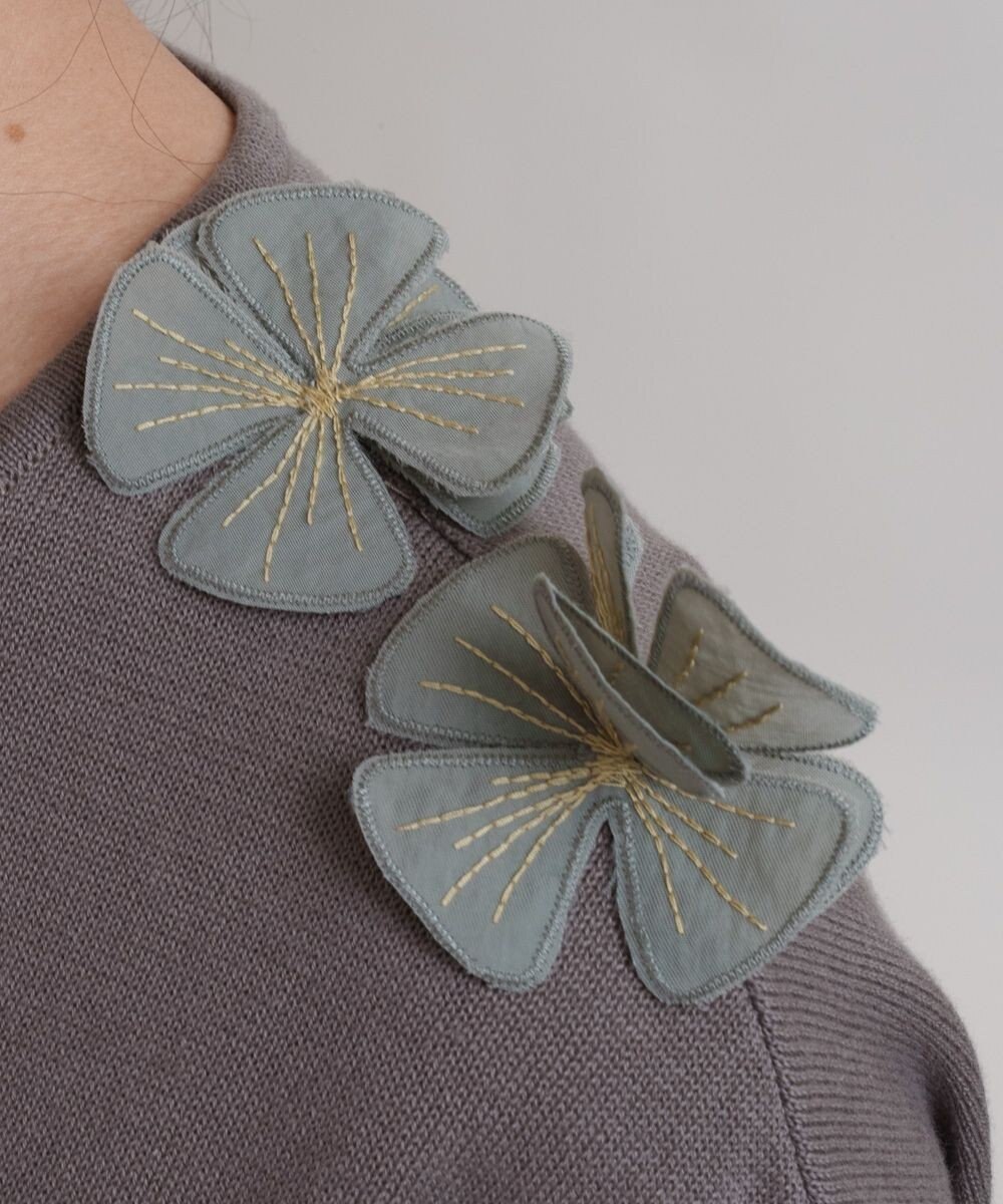 muuc 花モチーフ付きコットンニットプルオーバー 