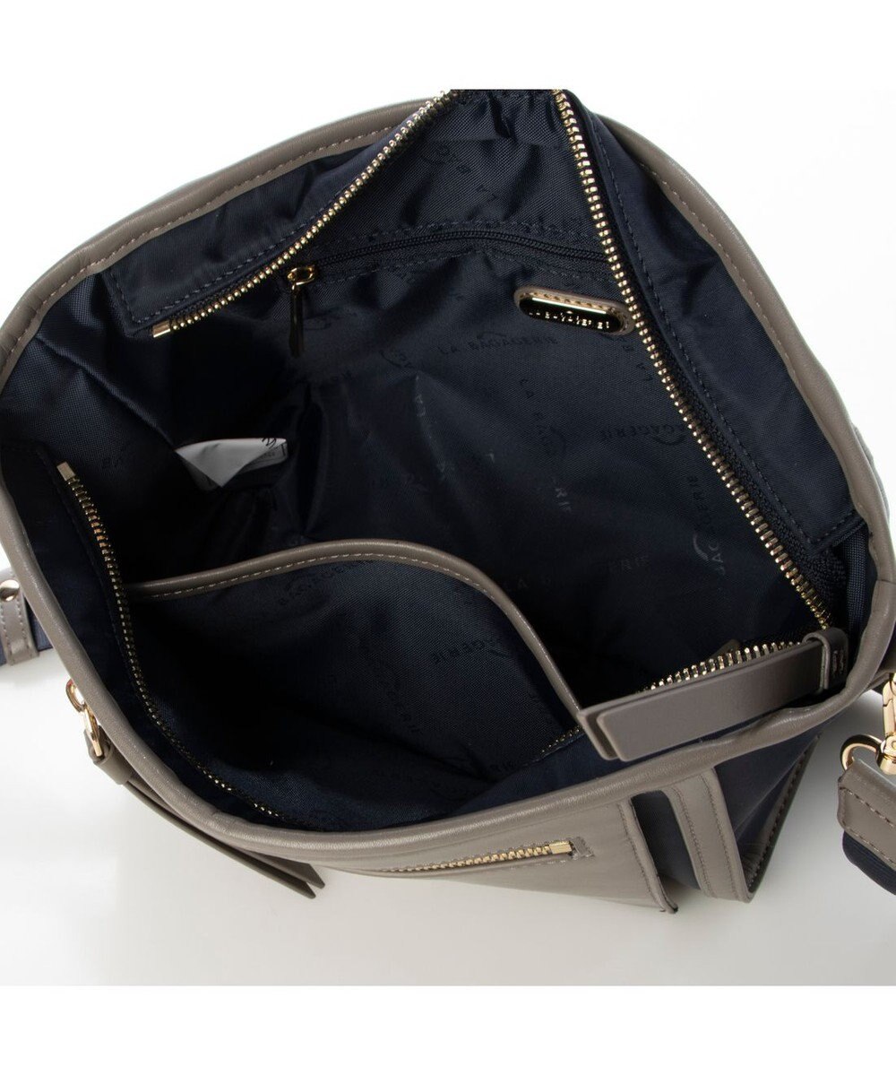 LA BAGAGERIE リサイクルレザー　フラップショルダー 