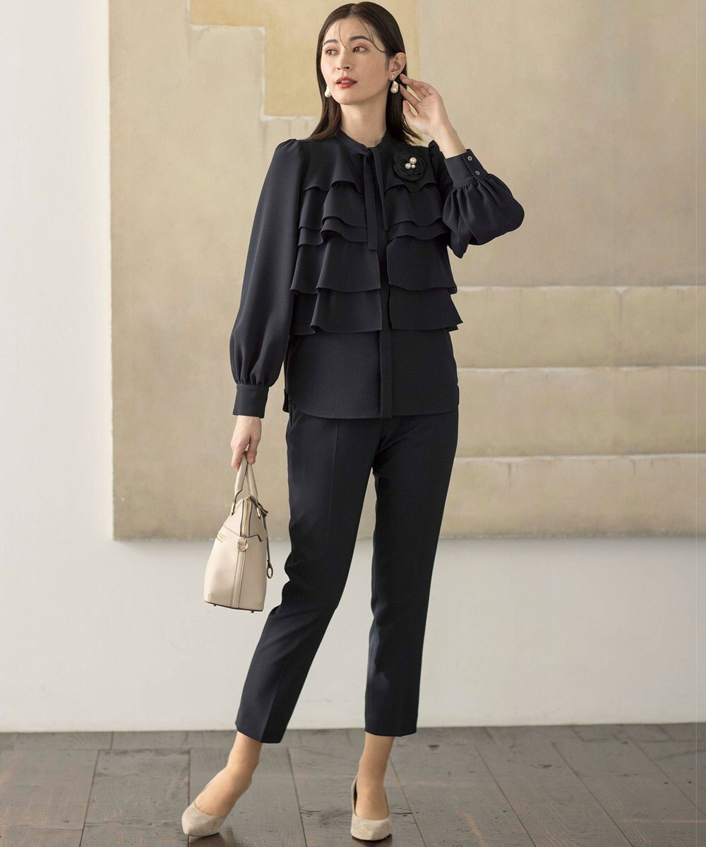 組曲 【KUMIKYOKU NAVY】コンフォータブルドレープフリル テーパードパンツ 