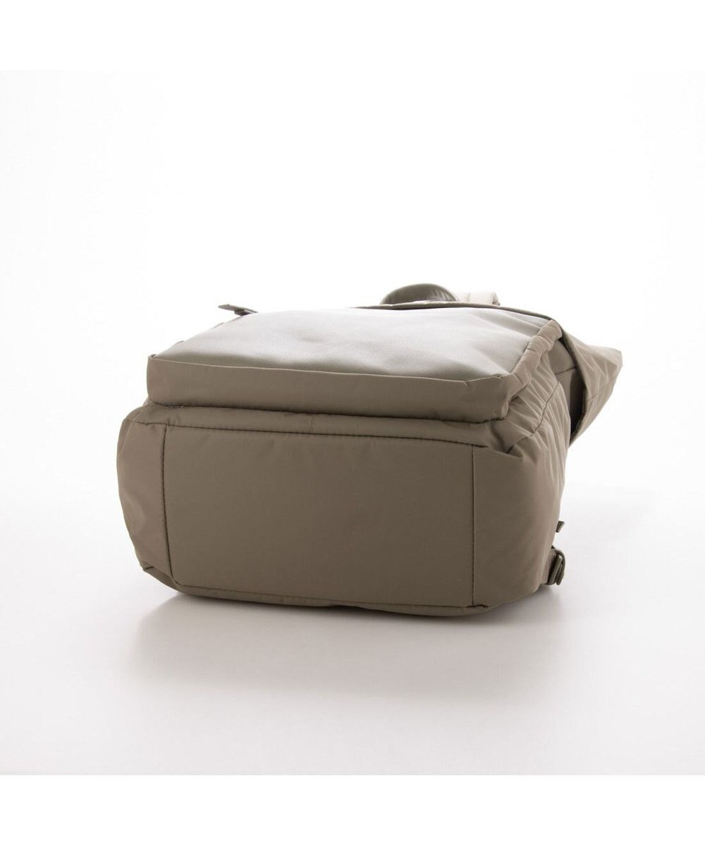 Y'SACCS リサイクルナイロン×カウレザー ラップリュック 