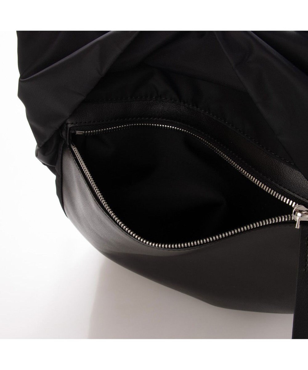 Y'SACCS リサイクルナイロン×カウレザー ラップリュック 